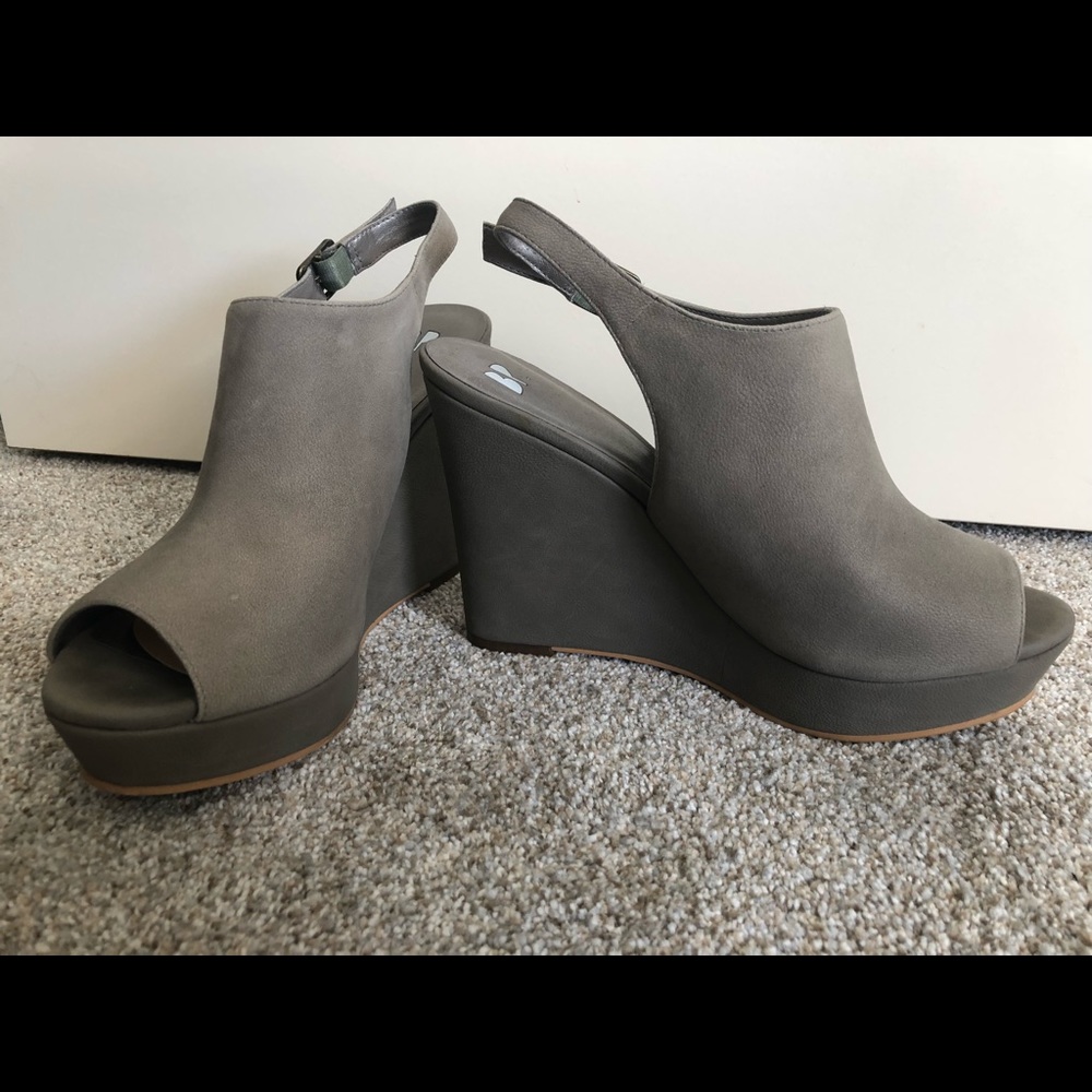 Gray bp wedges.